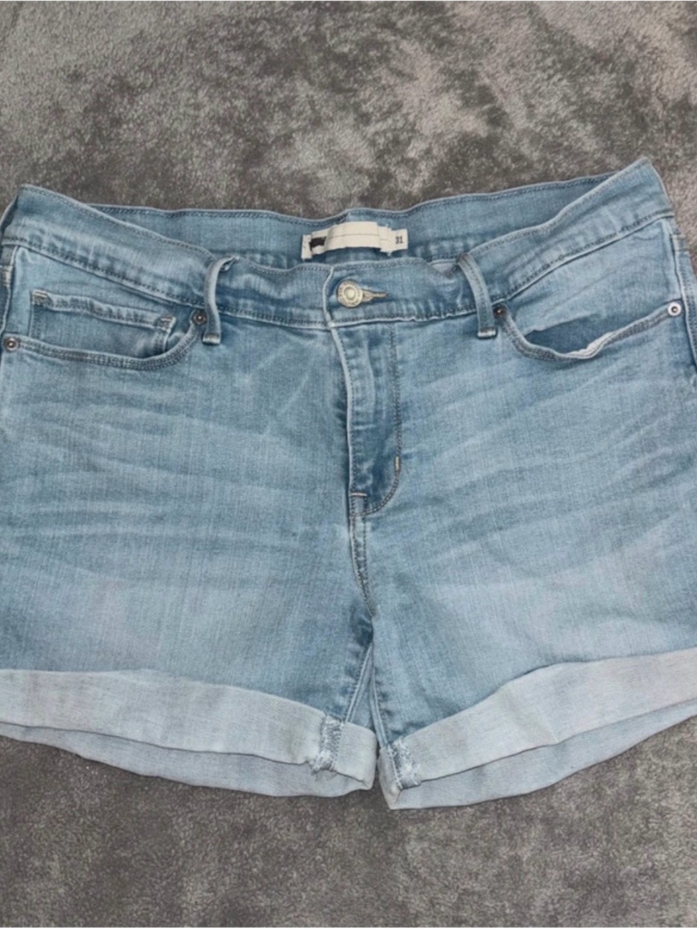 Levi’s Light Wash Cuffed Denim Shorts Women’s Size 31 (12/14) Mid Rise Stretch